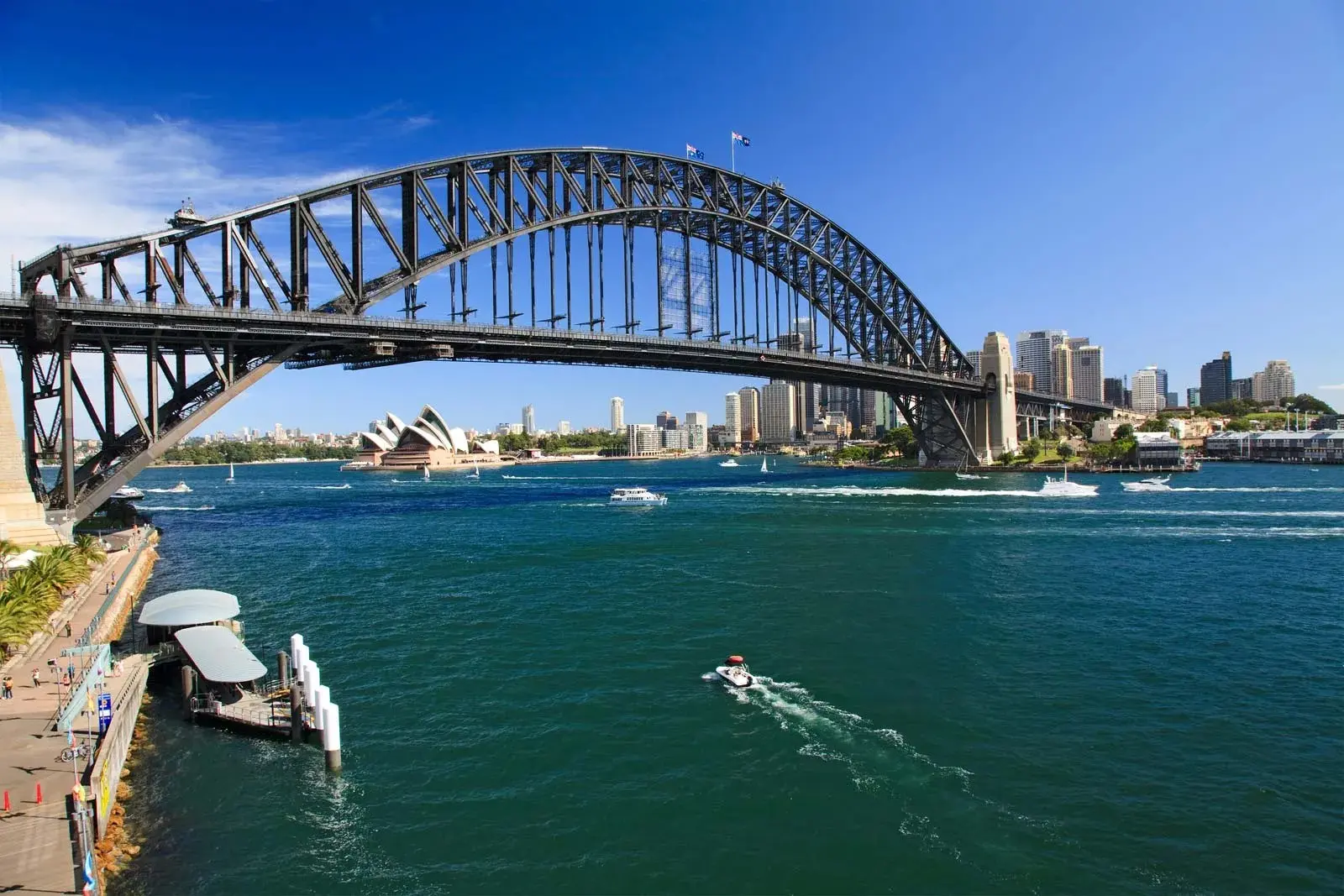Bridge that spans Sydney Harbour