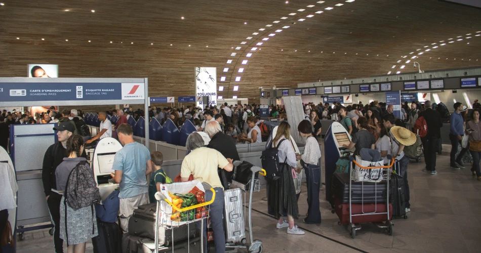Fast track services at Paris airport for a quick and stress-free airport journey Fast track services at Paris airport for a quick and stress-free airport journey